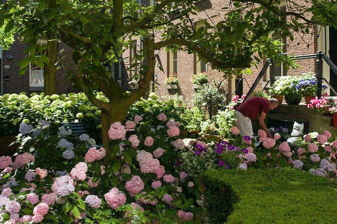 Amsterdam: Hidden Gems Walking Tour in German - Noorderkerk and the best apple pie tip