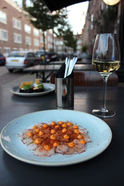 Amsterdam: High Wine at wine bar Paskamer, 3-rounds - How the three rounds of High Wine work (3 wines, 3 bites)
