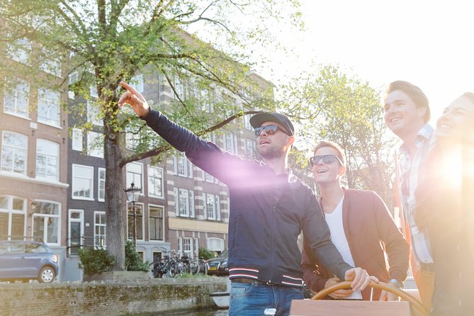 Amsterdam Highlights Canal Cruise with a Drink - Meeting at H’ART Museum on Amstel: Easy to Find, Easy to Start