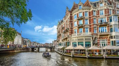Amsterdam: Highlights & Hidden Gems Private Walking Tour - Meeting at the National Monument and Finding Your Bearings Fast