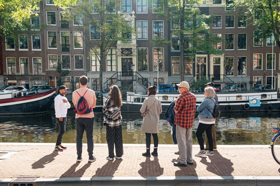 Amsterdam: Highlights & History Walking Tour - Crooked houses, Chinatown, and the narrowest street: why Amsterdam looks the way it does
