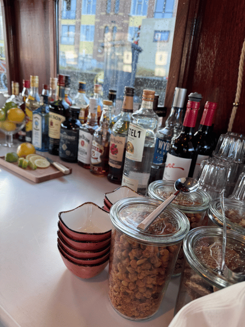 Amsterdam: Historic Boat Cruise with open bar and nibbles - Indoor vs outdoor seating: the “rain or shine” plan actually works