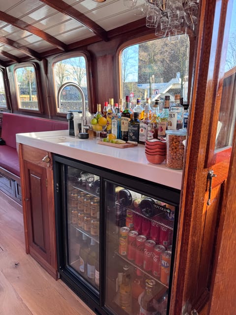 Amsterdam: Historic Boat Cruise with open bar and nibbles - Should you book this Amsterdam canal cruise?