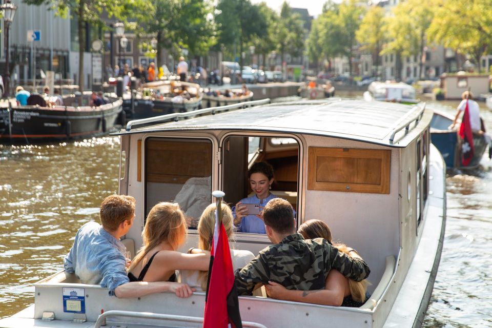 Amsterdam: Historic Boat Cruise with open bar and nibbles - Open bar on a canal cruise: what “top-shelf” means for your wallet