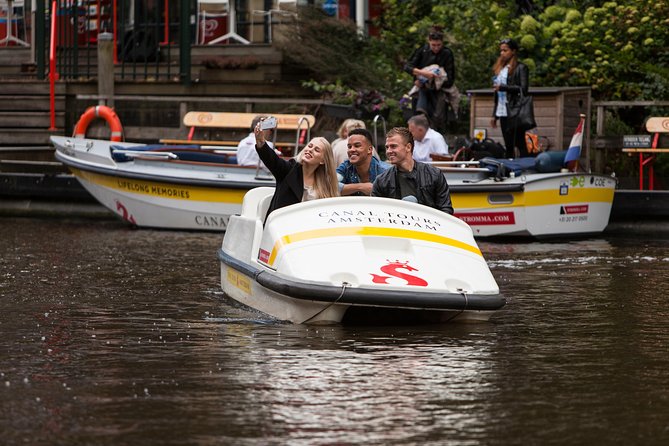 Amsterdam Independent Sightseeing by Pedal Boat - Energy levels and safety at canal intersections
