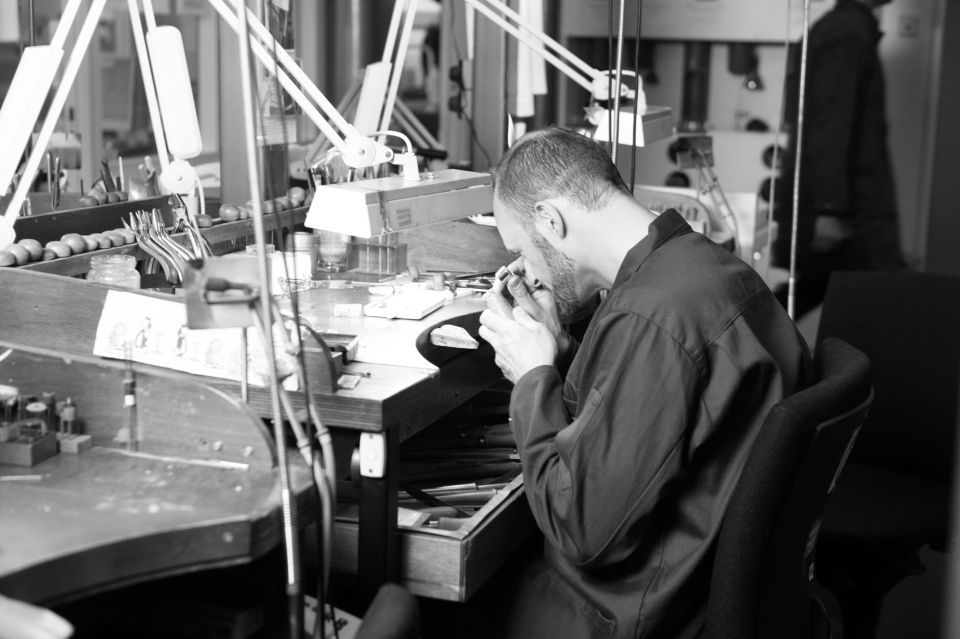 Amsterdam: Jewish Cultural Quarter & Gassan Diamonds - Gassan Diamonds: why a diamond factory tour feels refreshingly real
