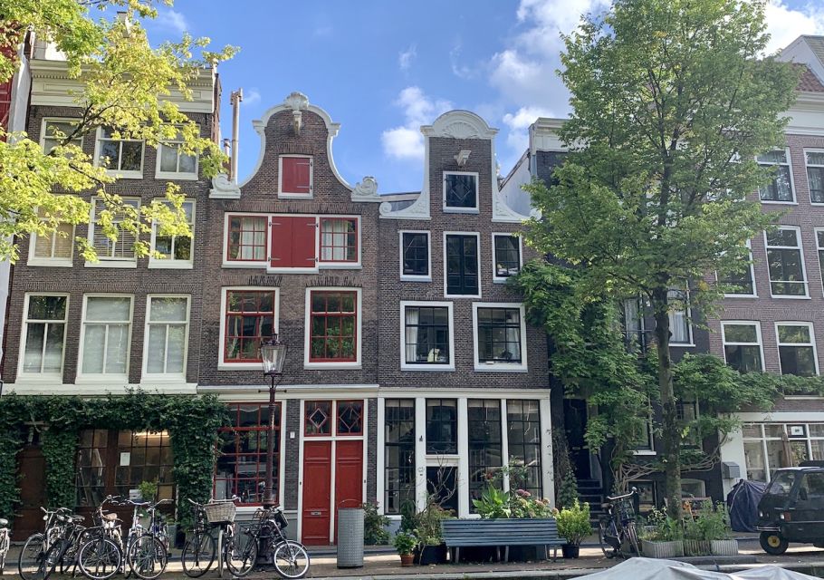 Amsterdam: Jordaan District Tour with a German guide - Arriving in the Jordaan: what makes this walk work