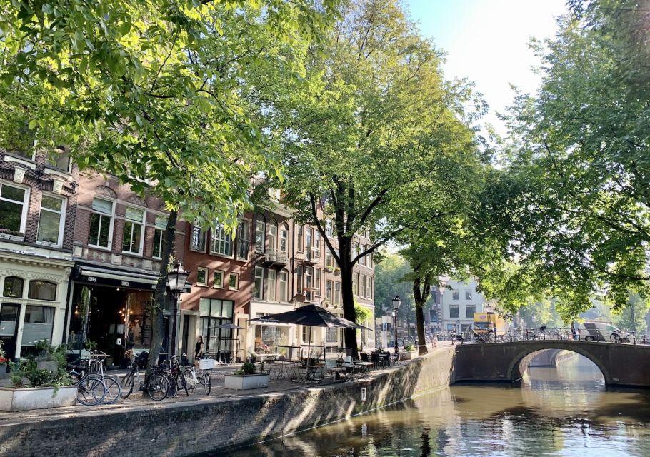 Amsterdam: Jordaan District Tour with a German guide - Anne Frank Monument and the first photo stop