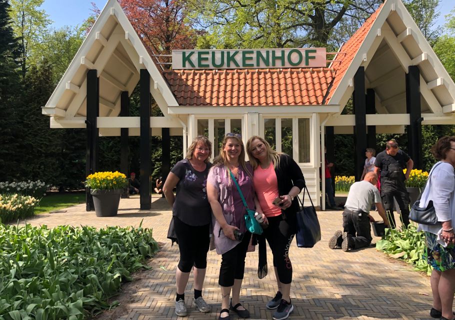 Amsterdam: Keukenhof Tulip Garden and Giethoorn Experience - What to pack: small things that matter on this 10-hour day