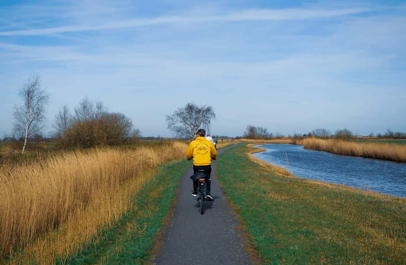 Amsterdam: Leisurely Windmill & Countryside Bike Ride - Bikes, group size, and why the 3.5-hour timing matters
