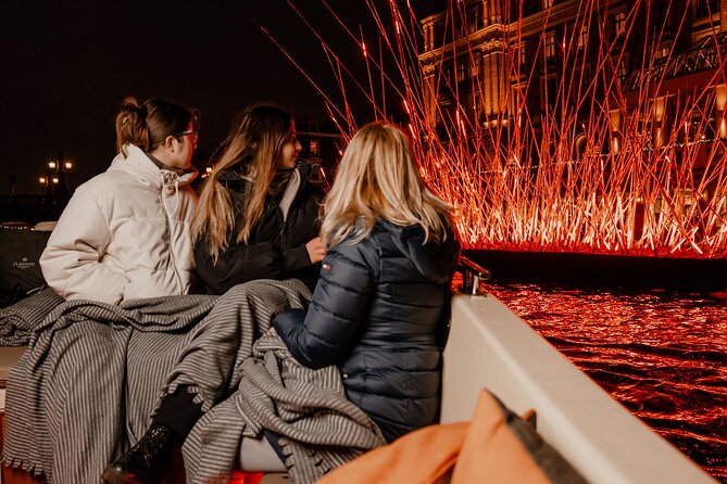 Amsterdam Light Festival: Canal Cruise + Bite & Unlimited Drinks - The onboard narration: light artworks and artists, explained in plain terms