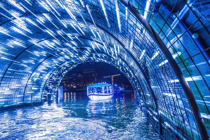 Amsterdam Light Festival: Canal Cruise + Snack & Unlimited Drinks - Why this Amsterdam Light Festival cruise works so well from the canals