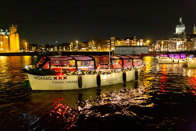 Amsterdam Light Festival: Canal Cruise + Snack & Unlimited Drinks - Guide quality: the difference between a light show and a light story