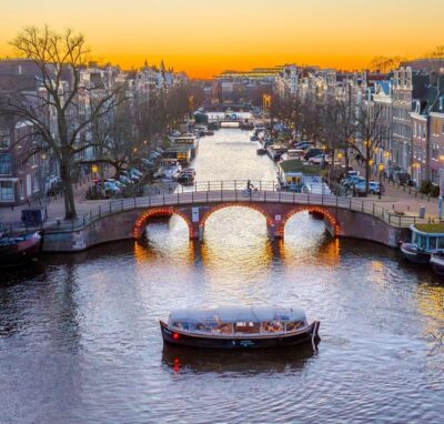 Amsterdam: Light Festival Heated Cruise & Unlimited Drinks! - What You’ll See: Light Installations Set Into the Canal Rhythm