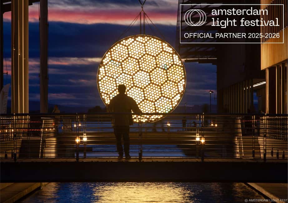 Amsterdam Light Festival Live Commentary & Optional Drinks - What you’ll actually see: light artworks, bridges, and reflections