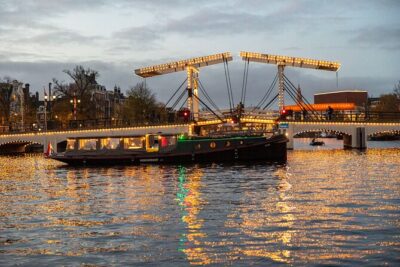 Amsterdam: Light Festival Open Boat - Unl. Drinks Option - The night-canal route: Pierre Cuypers to the draw bridge