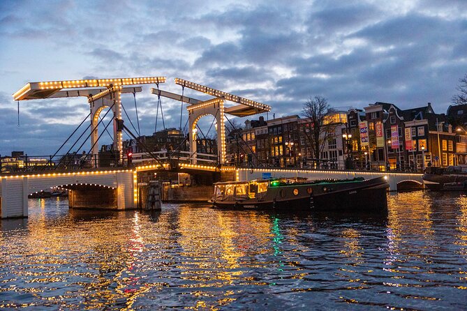 Amsterdam: Light Festival Open Boat - Unl. Drinks Option - Guides: when Pascal-style storytelling makes the tour