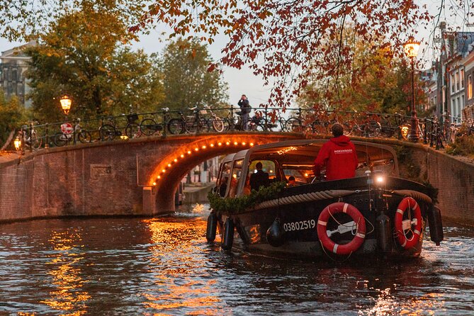 Amsterdam: Light Festival Open Boat - Unl. Drinks Option - Drink expectations: what you should confirm before you board