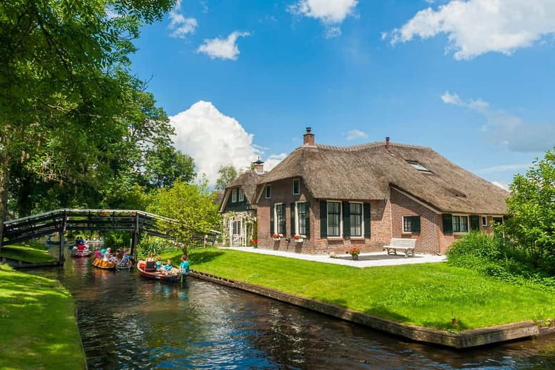 Amsterdam: Live GuideD Giethoorn Boat Tour & Cheese Platter - Key Things I’d Tell You Up Front