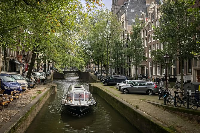 Amsterdam Live Guided Sightseeing Canal Cruise - Who should book this cruise—and who might want something else