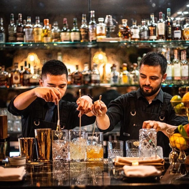 Amsterdam: Ludwig's Hidden Speakeasy Cocktail VIP Tour - Finding the meeting point without stress
