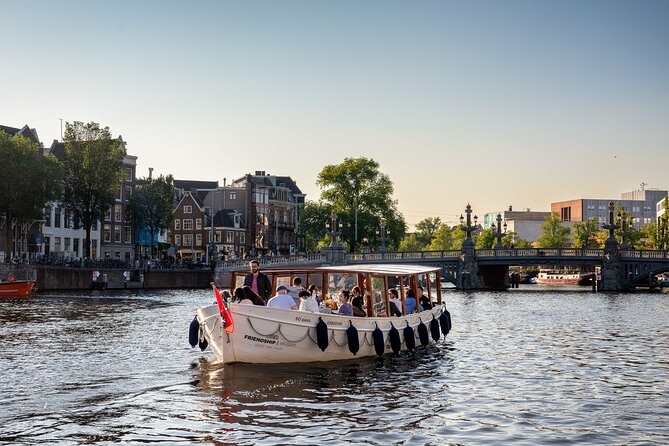 Amsterdam: Luxury Boat Cruise Unlimited Cocktails, Beers & Wines - An electric boat makes Amsterdam feel calmer
