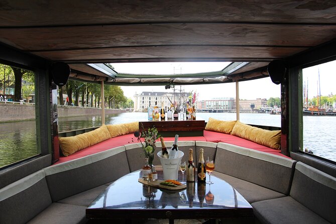 Amsterdam: Luxury Boat Cruise Unlimited Cocktails, Beers & Wines - The crew and narration: fun facts with real people