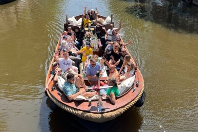 Amsterdam Luxury Boutique Boat tour with Unlimited Beer and Wine - Finding the boat near Oudezijds Voorburgwal (and avoiding the stress)