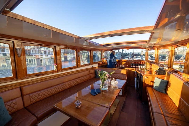 Amsterdam: Luxury Canal Cruise with Optional Snacks & Drinks - Your guides and captain: why the human factor drives the rating