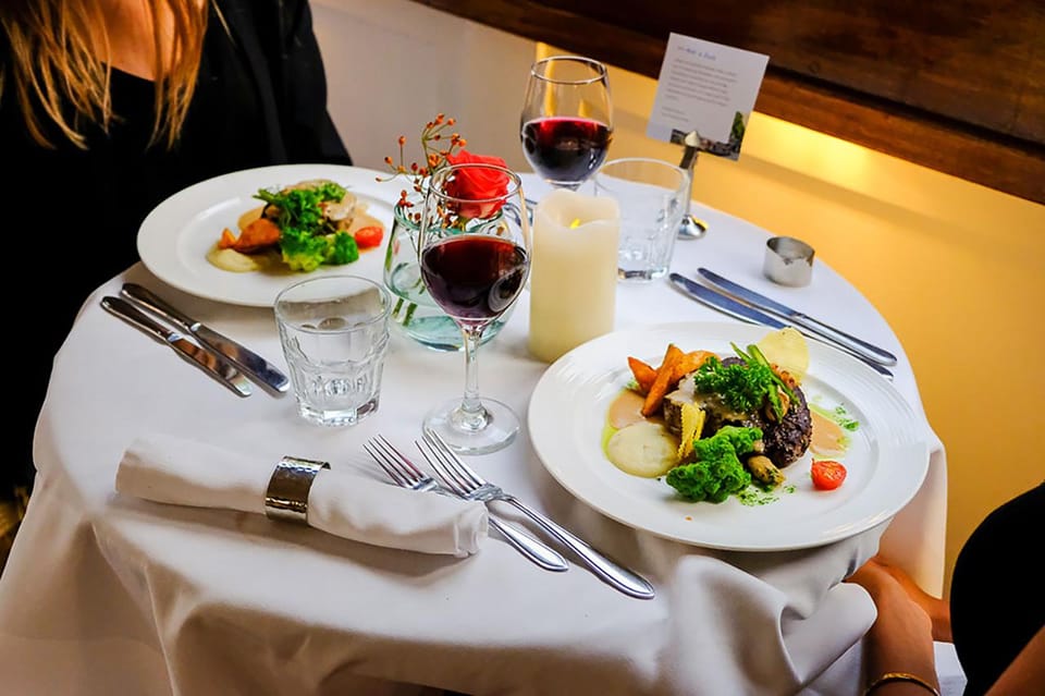 Amsterdam: Luxury Saloon Boat Cruise with 3-Course Dinner - Key things I’d plan around