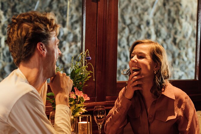 Amsterdam: Luxury Saloon Boat Cruise with Cocktails & Waffle - What the captain narration adds (besides facts)