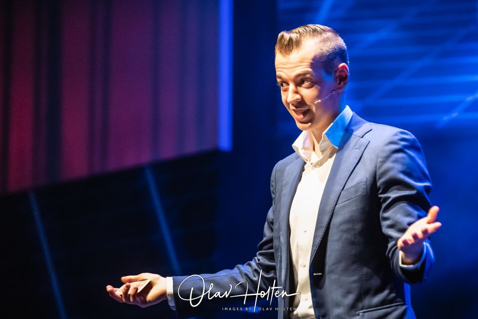 Amsterdam: Magic Show - Step inside the 1920s cabaret on Rozengracht