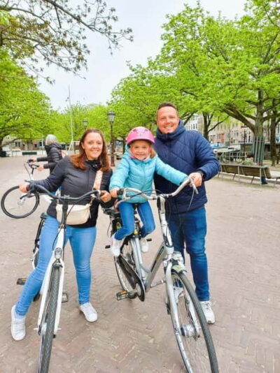 Amsterdam: Off the Beaten Path Bike Tour in French - The Jordaan first: canals, hofjes, and brown-café Amsterdam