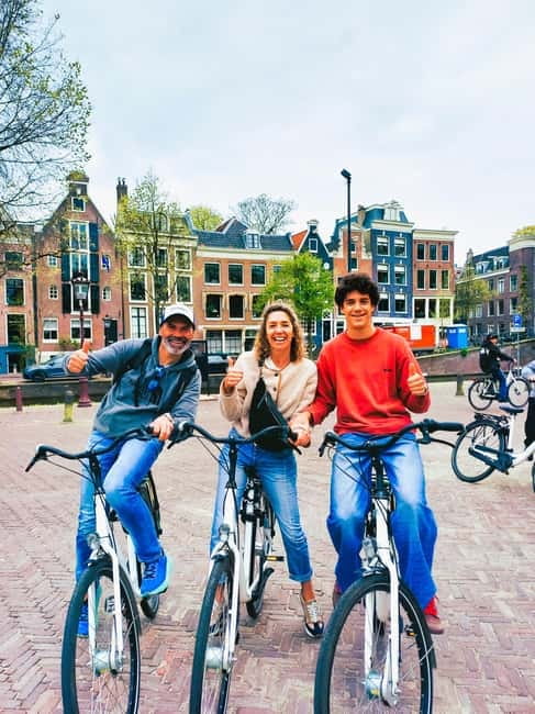 Amsterdam: Off the Beaten Path Bike Tour in French - Anne Frank territory: Jewish Quarter context on two wheels