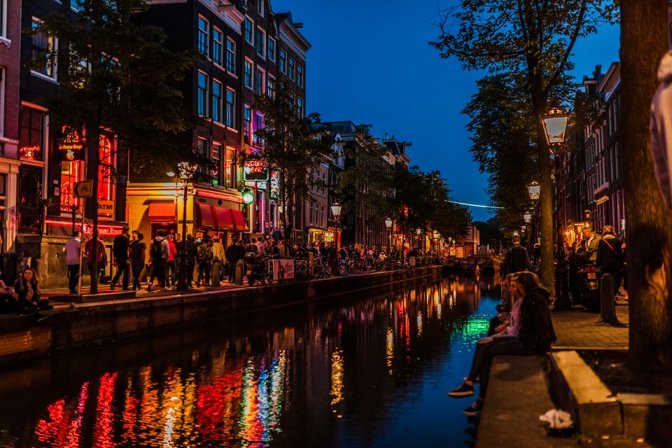 Amsterdam: Off-the-Beaten-Track Neighborhoods Private Tour - Amsterdam-East on Javastraat: Cobblestones, Two Bars, and Dappermarkt