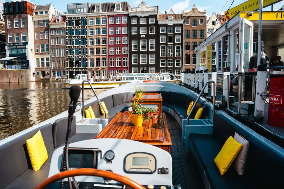 Amsterdam: Open Boat Tour of Canals with Expert Local Guide - Included extras: what you get besides the guide and the ride