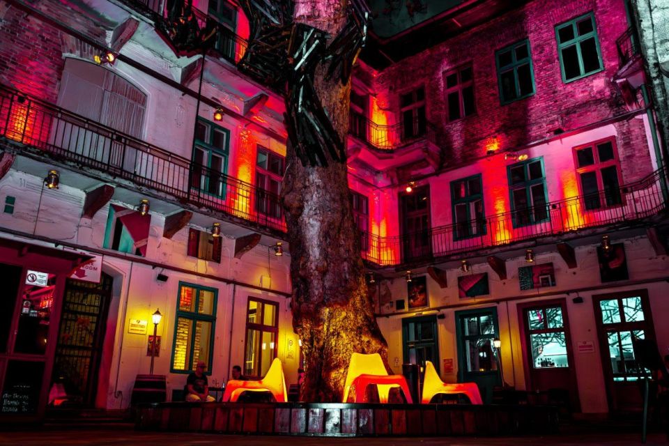Amsterdam: Original Pub Crawl Party with VIP Entrance - The Waterhole Warm-Up: Getting Your Bearings Fast
