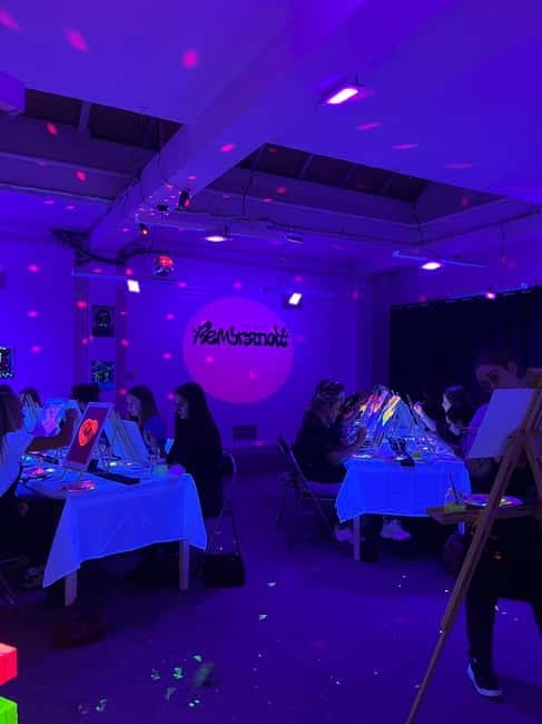 Amsterdam: Paint and Sip in the Dark at Rembrandt van Wine - Practical tips so your night runs smoothly