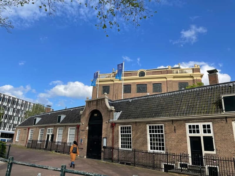Amsterdam: Private Anne Frank and Jewish History Tour - Walking the former Jewish Quarter: refuge to persecution