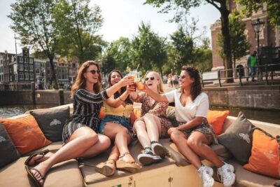 Amsterdam Private Boat Trip with Pizza and Unlimited Drinks - What You’re Really Paying For: 90 Minutes, Up to 15, and a Private Guide