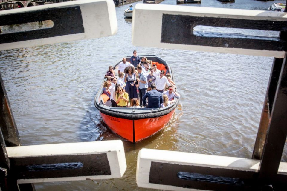 Amsterdam: Private Cruise with Drinks & Optional Snacks - The Real Star: A Local Skipper Who Tells You What You’re Seeing