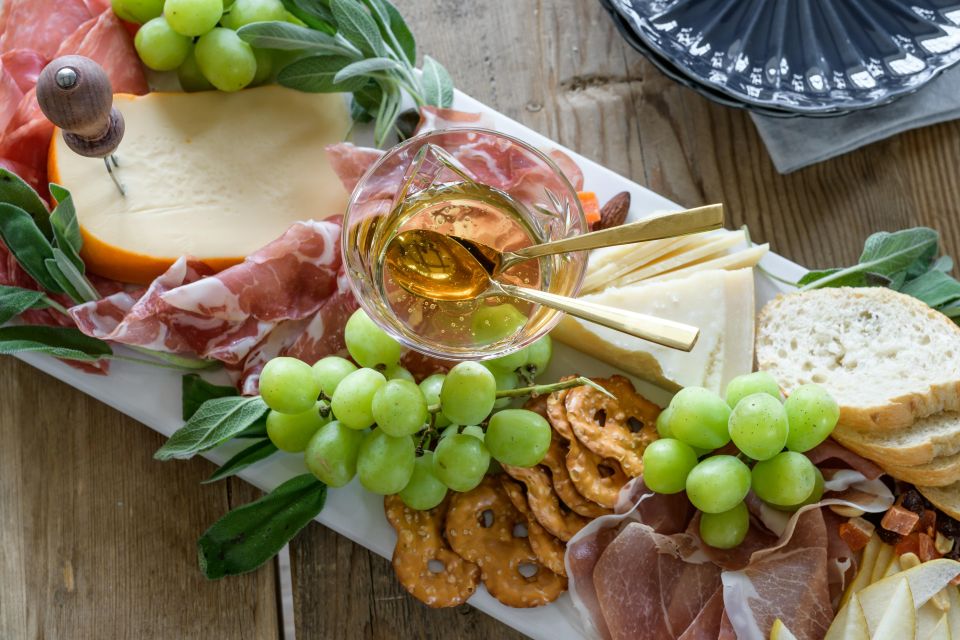 Amsterdam: Private Cruise with Drinks & Optional Snacks - Unlimited Drinks on a Private Canal Cruise: What That Means for Your Time