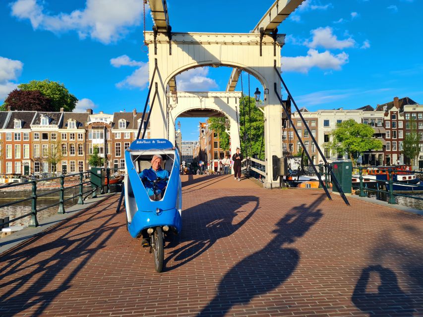 Amsterdam: Private Pedicab Historical Sightseeing Tour - Montelbaanstoren and the Oude Waal: where views turn into context