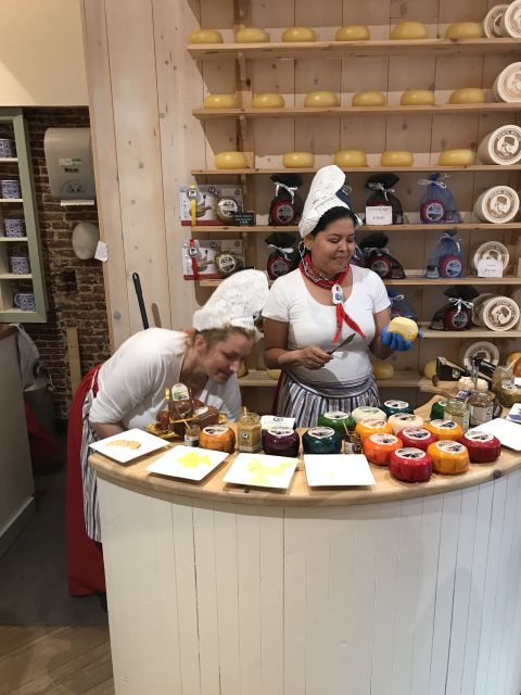 Amsterdam: Private Red Light District and Food Tour - Dam Square and the Oude Kerk: your shortcut to “why Amsterdam looks like this”