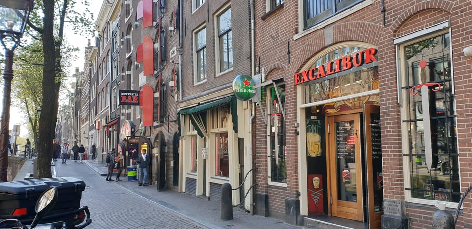Amsterdam: Private Red Light District Tour in Spanish - Meeting Point: Where to Start Without Stress