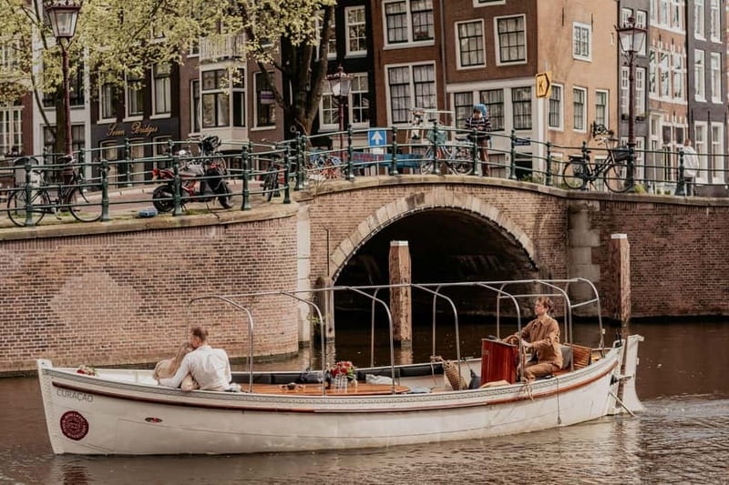 Amsterdam: Private Romantic Canal Cruise w. Prosecco/Snacks - The boat experience: solar-powered calm, plus blankets and heat