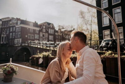 Amsterdam: Private Romantic Canal Cruise w. Prosecco/Snacks - Meeting at Keizersgracht 401: quick, specific, and easy to miss