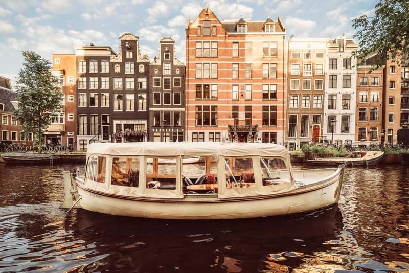 Amsterdam: Private Romantic Canal Cruise w. Prosecco/Snacks - Prosecco, snacks, and the rhythm of a good date