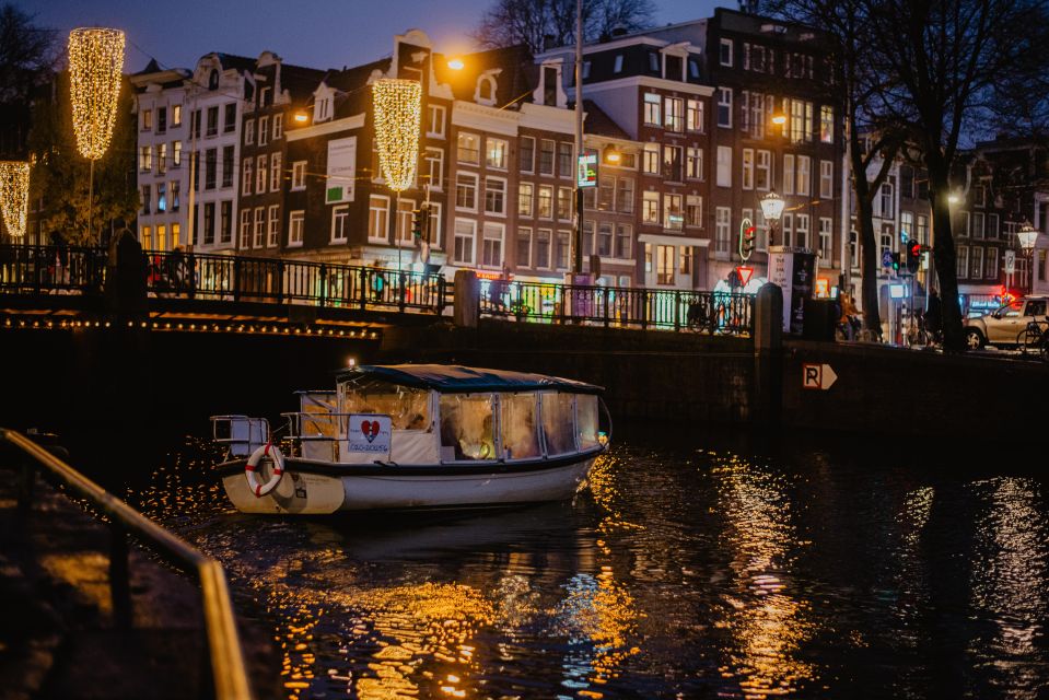 Amsterdam: Private Romantic Evening Boat Tour with Prosecco - The route: canal houses, 17th-century views, and seven bridges