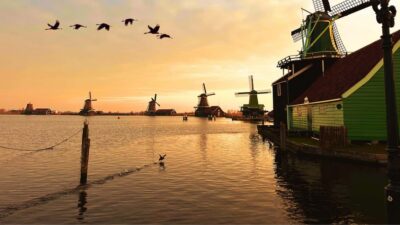 Amsterdam: Private Tour Giethoorn, Zaanse Schans Local Guide - 9 hours from Amsterdam: what the pacing feels like